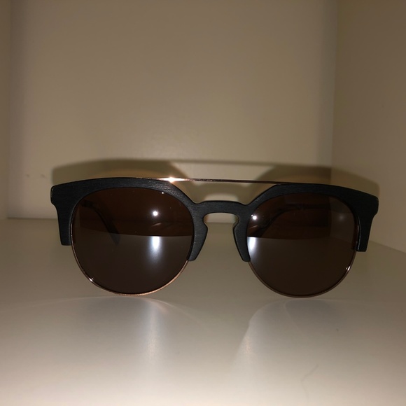 Sunny Co "The Iris Sunglasses" - Picture 2 of 6